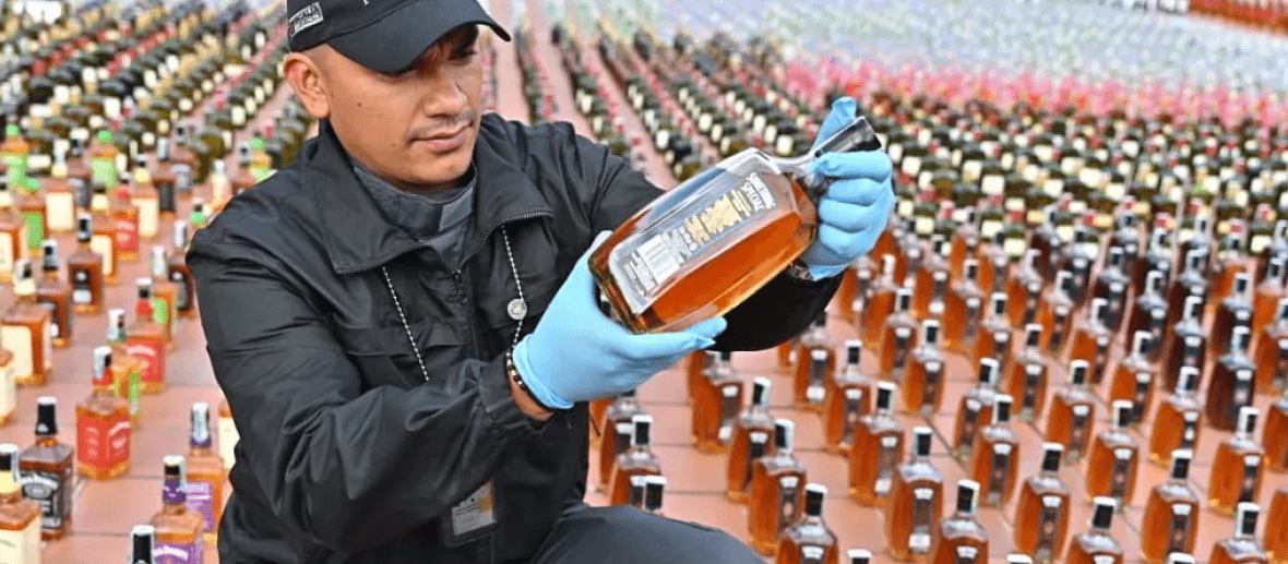 Licor adulterado: incautan más de 8.500 botellas en Bogotá