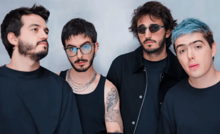 Morat en concierto en Bogotá durante su gira mundial en homenaje a víctimas del terremoto