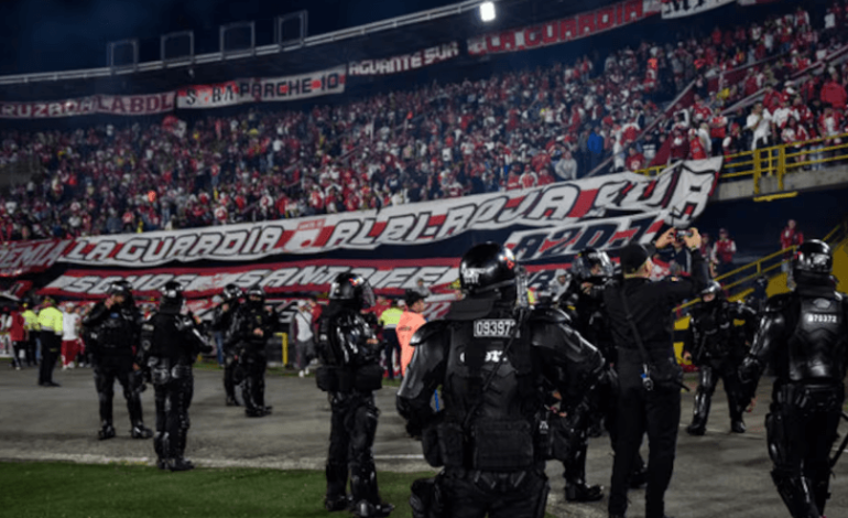 sanción a Hinchas que invaden la cancha del estadio El Campín durante los disturbios entre Santa Fe y América de Cali