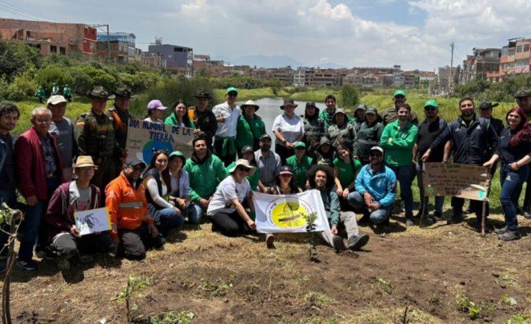 Campesino colombiano cosechando alimentos en el campo en homenaje a la agricultura