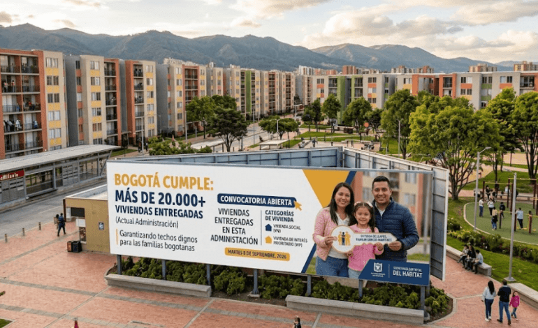 Alcalde entregando las llaves de nuevas viviendas a beneficiarios en Bogotá