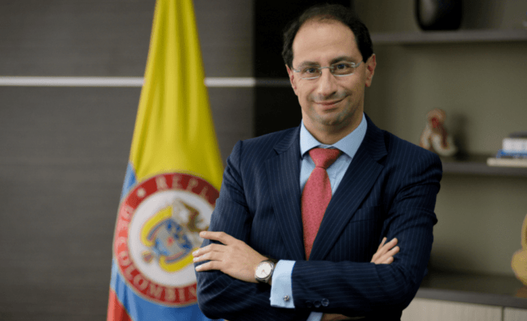 Vicepresidente en acto institucional en el palacio de gobierno