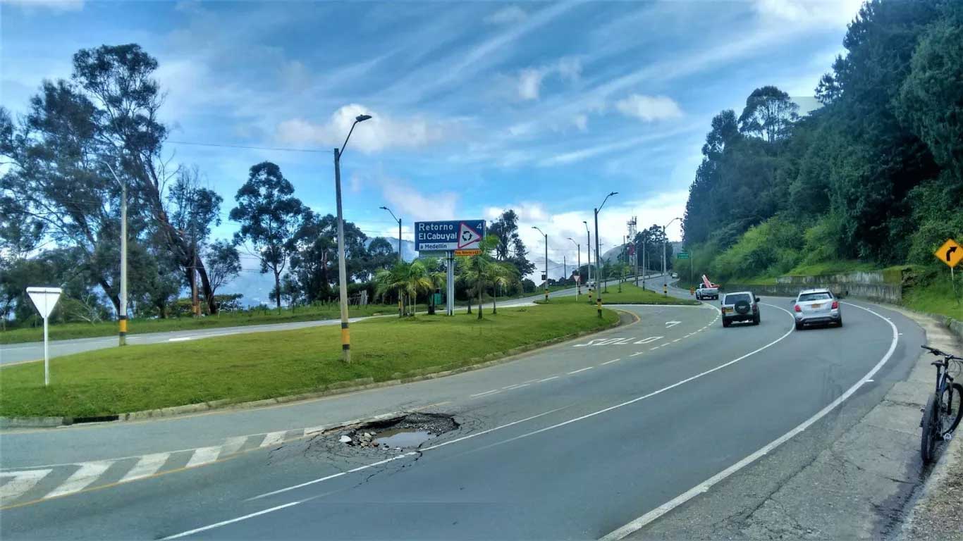 Mal estado de la vía Medellín-Bogotá estaría relacionado con el 10 % de los siniestros