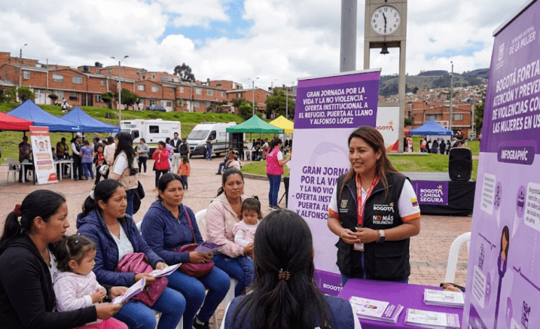 Stand de orientacion a mujeres en una feria institucional al aire libre