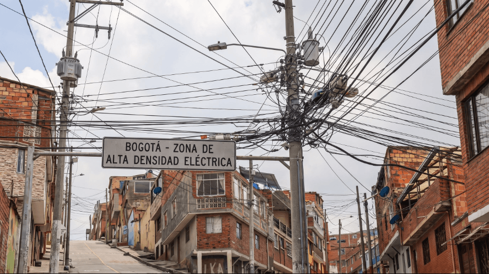 Soterramiento de cables en Bogotá: Concejo aprueba retiro de redes aéreas y desmonte obligatorio