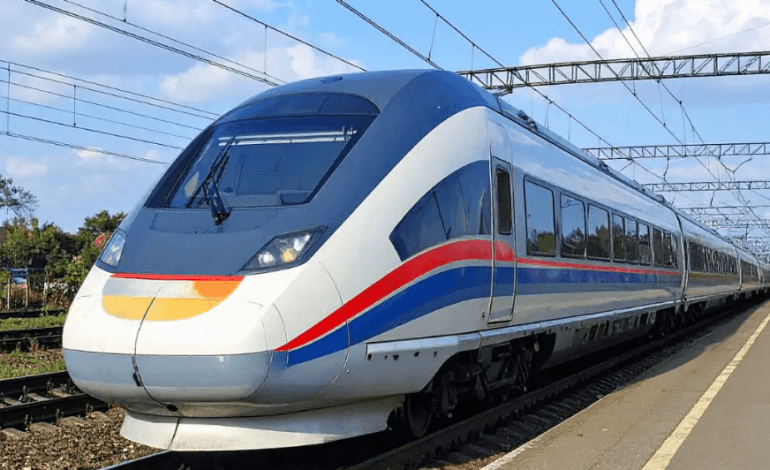 Vía férrea en zona rural, en referencia al proyecto de tren de mediana velocidad entre Boyacá y Bogotá