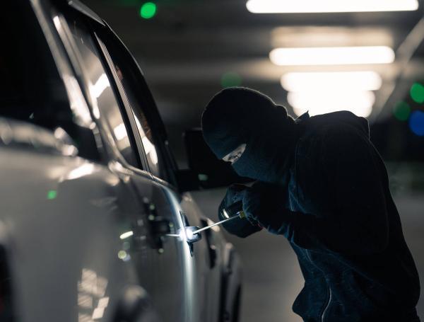 Robo en Kennedy: hurtan hasta $17 millones de un carro