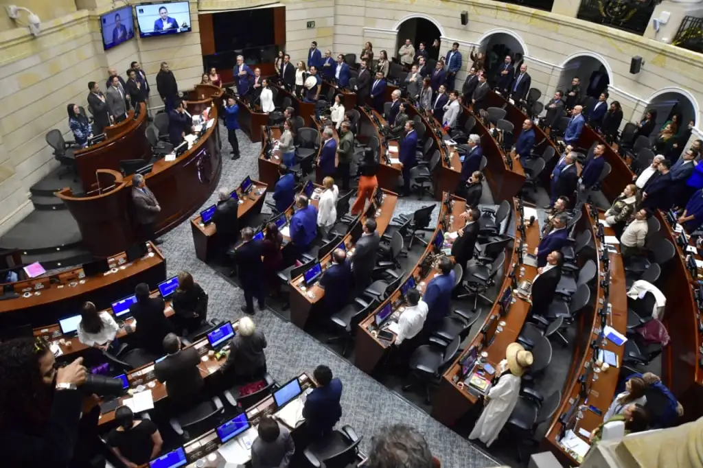 Bancada provida en Colombia más de 100 congresistas