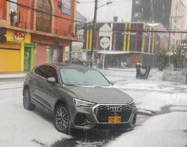 Granizada en Bogotá afectó Modelia, Engativá y varias vías de la ciudad