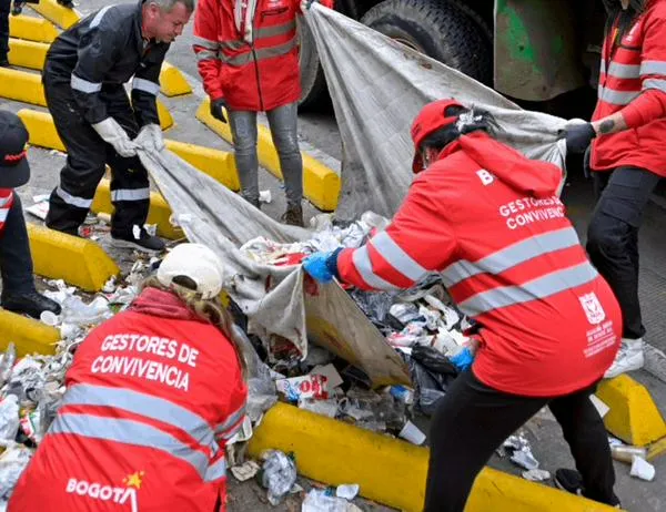 Avenida urbana amplia y despejada tras operativos de retiro de cambuches en la ciudad